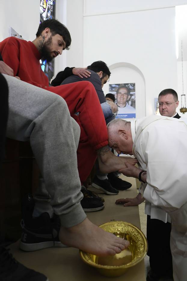 ITALY - POPE FRANCIS DURING  FOOT WASHING AT CASAL DEL MARMO JUVENILE DETENTION HOME IN ROME- 2023/4/6