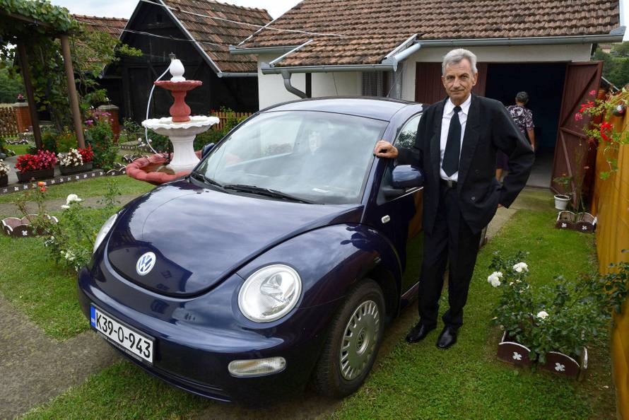 Ziher je ziher! Još dok su živi napravili su sami sebi karmine