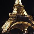 Pariz štedi struju: Eiffelov toranj gasi svjetla sat vremena ranije