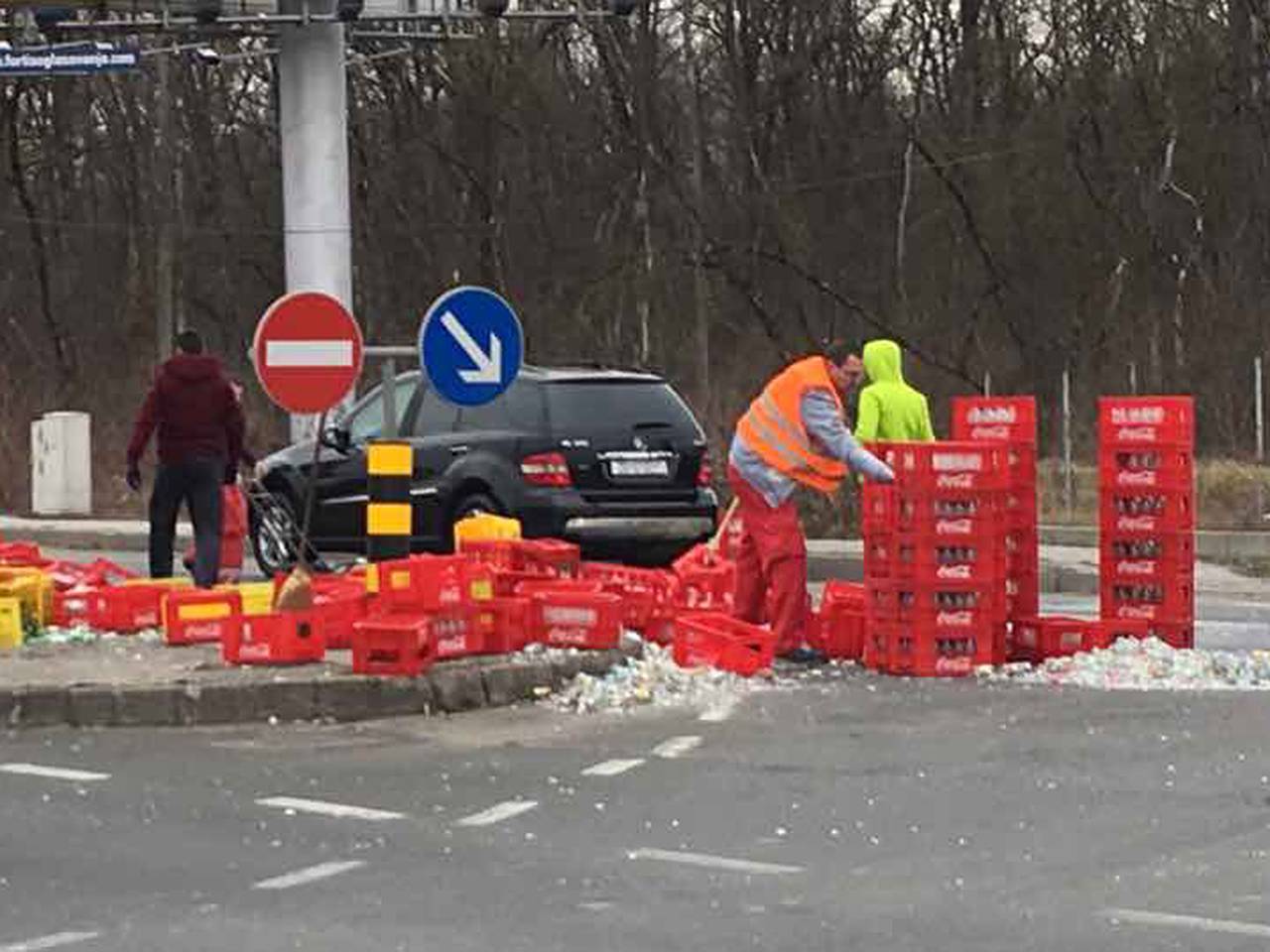 Staklena Slavonska avenija: Iz kamiona na cestu ispale gajbe