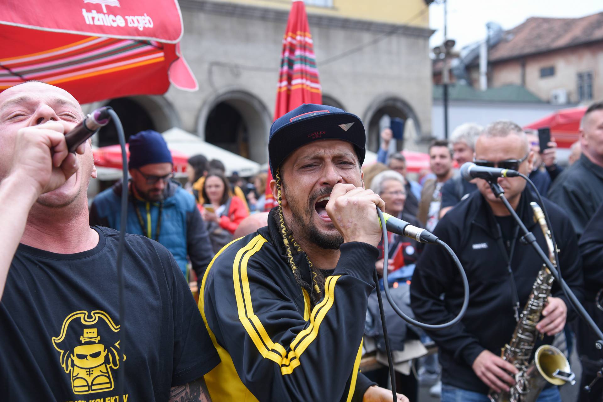 Zagreb: Dubioza kolektiv održali mini koncert na tržnici Dolac