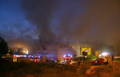 Zagreb: Zapalilo se skladište Bille kod rotora