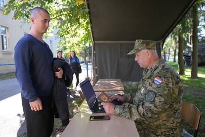 FOTO U Požegu na vojnu obuku stiglo gotovo 300 ročnika: 'Već pet godina ih nije bilo ovoliko!'