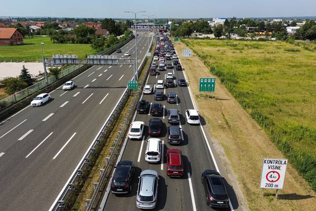 Zagreb: Snimke iz zraka kilometarskih kolona na A1