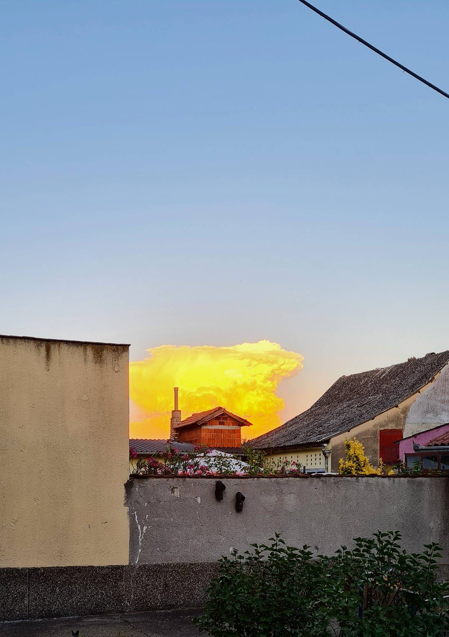 Nevjerojatne fotografije oblaka kod Slavonskog Broda, izgledao kao iz filma Dan Nezavisnosti...