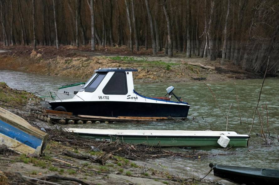 Sinoć u Aljmašu u čamcu pronađena tijela dva ribiča