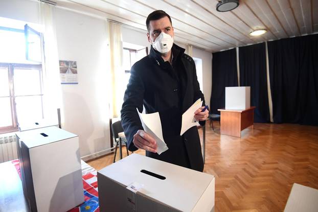 Zagreb: Mislav Herman glasovao je na unutarstranačkim izborima u HDZ-u