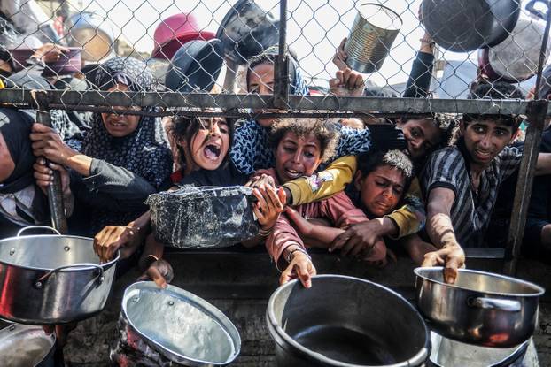 Quantity photos of gauze on the verge of hell: « death death is soon threatened by 14,100 children »