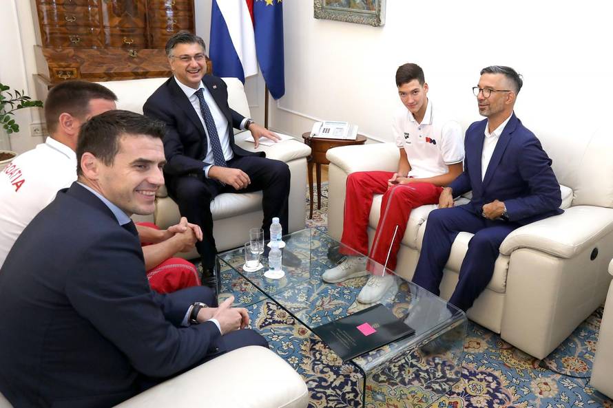 Zagreb: Andrej PlenkoviÄ ugostio Franka GrgiÄa, svjetskog juniorskog prvaka u plivanju