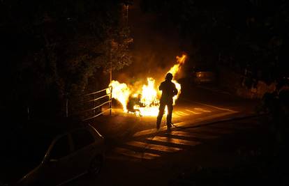 Auto mu se zapalio u vožnji: U Rijeci je potpuno izgorio BMW