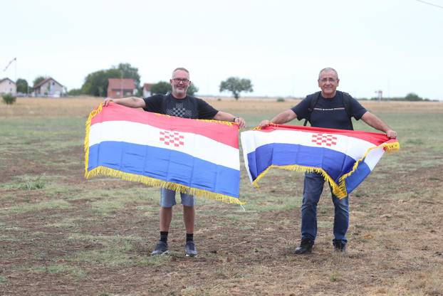 Vukovar: Mnogobrojni obožavatelji Thomsona su krenuli pristizat u posljepodnevnim satima 