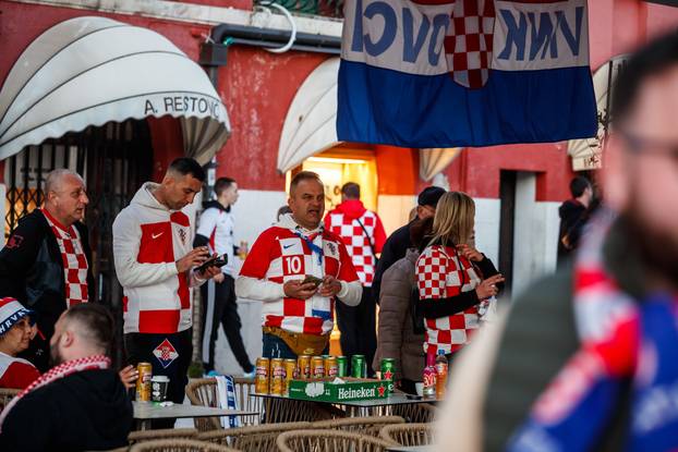 Split: Atmosefra na splitskoj rivi uoči početka utakmice UEFA Lige nacija Hrvatska - Francuska