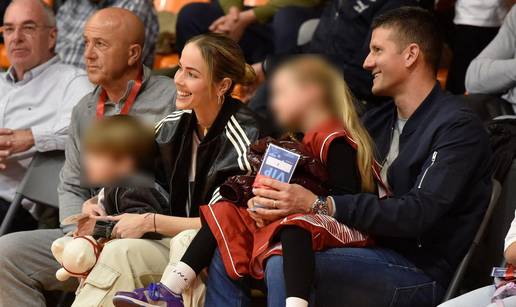 Preslatke scene: Dario &Scaron;ari&cacute;, Antonija Mi&scaron;ura i druge face s djecom na susretu ko&scaron;arka&scaron;ica