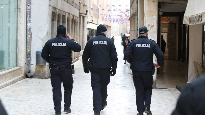 KRVAVO U ZADRU Masovna tučnjava, mladić uboden u nogu