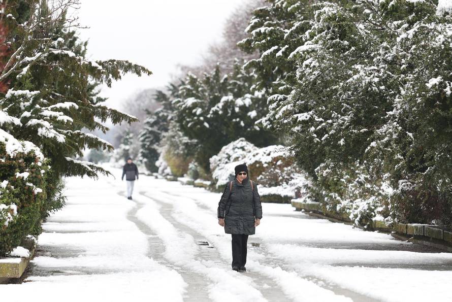 Snježni pokrivač je zabijelio je Osijek