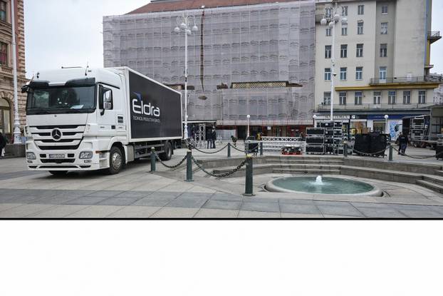 Zagreb: Postavljanje bine na glavnom Trgu gdje će biti organiziran doček rukometaša