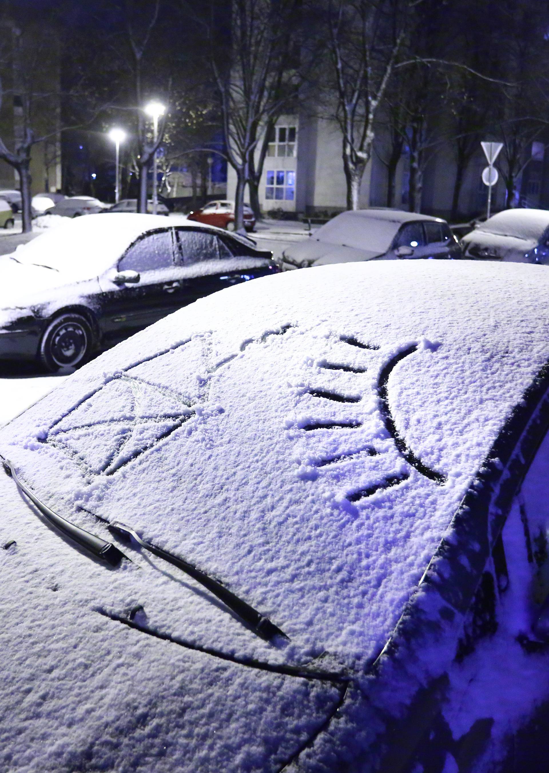 Zagreb: Gust snijeg prekrio gradske ulice