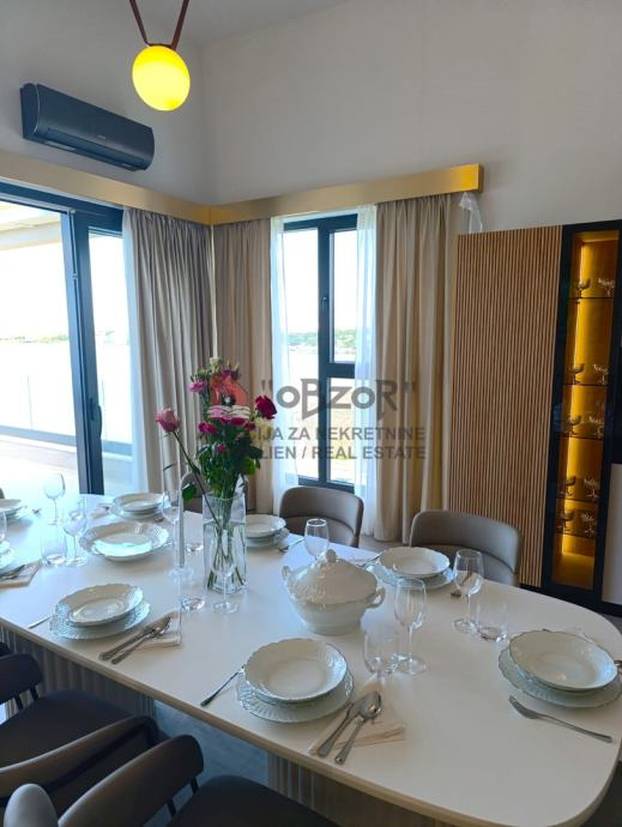 FOTO Ekskluziva! Prodaje se penthouse prvi red do mora, dvije etaže su povezane liftom