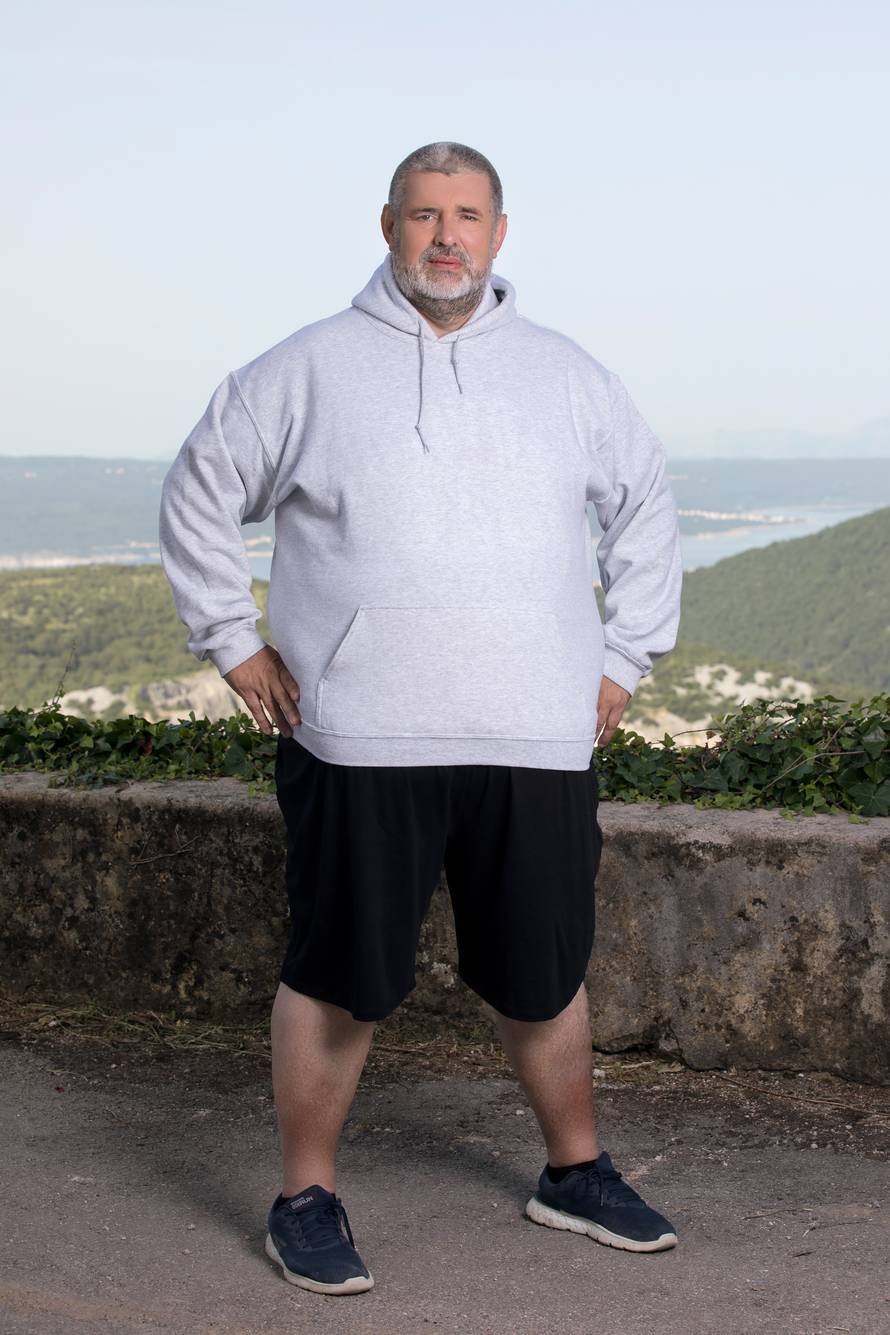 'U školi su me gađali kamenom i govorili mi da me salo štiti'