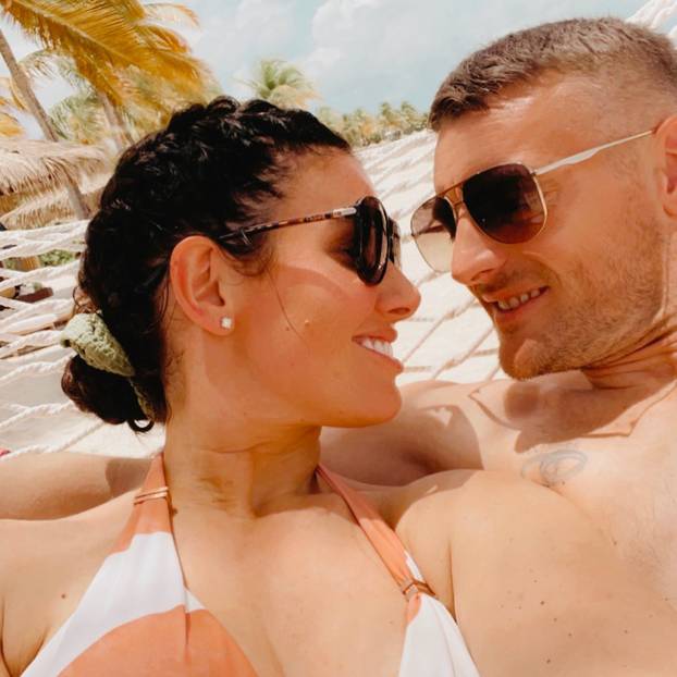 FOTO 'Kraljica sponzoruša' fotkala se potpuno gola: 'Ti si majka, razmisli o svojoj obitelji'