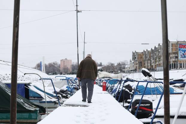 Snježni pokrivač je zabijelio je Osijek