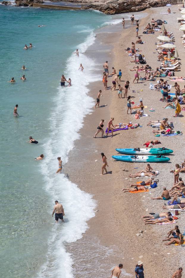 Pravo ljeto na plaži Banje u Dubrovniku
