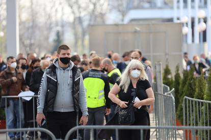 Vaccination of citizens, who registered through eGovernment, against the COVID-19 virus continues at the Belgrade fair.

Na Beogradskom sajmu nastavlja se vakcinacija gradjana, koji su se prijavili preko eUprave, protiv virusa COVID-19.