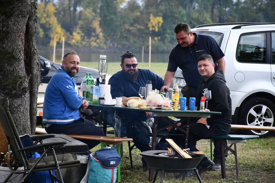 Drama u Slavonskom Brodu: 'Umjesto pečenke, na ražanj smo stavili janjca. I tunu...'