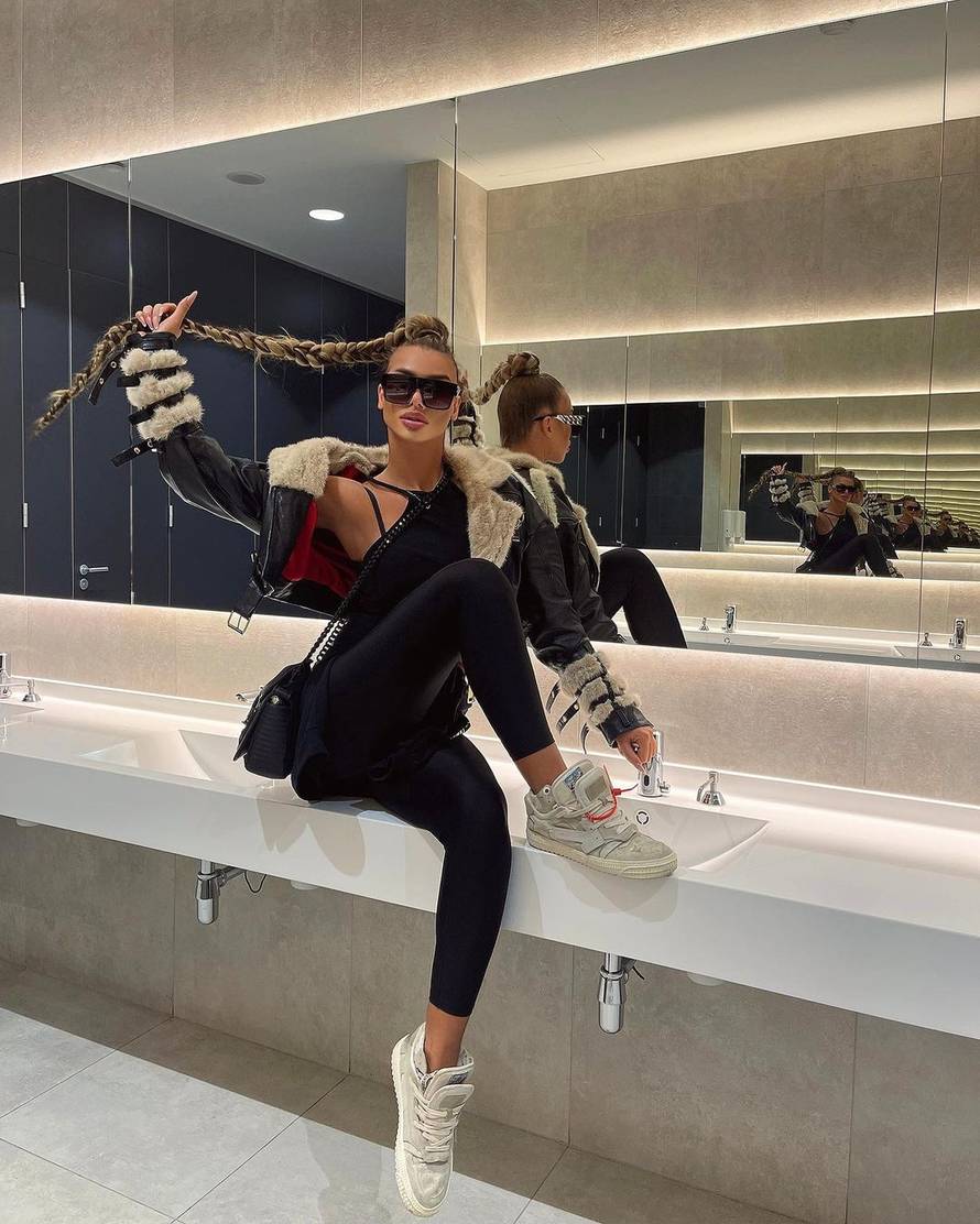 'Uraganki' za vrijeme koncerta ispao korzet: 'Pakao, ali ja sam nastavila kao da ništa nije bilo'