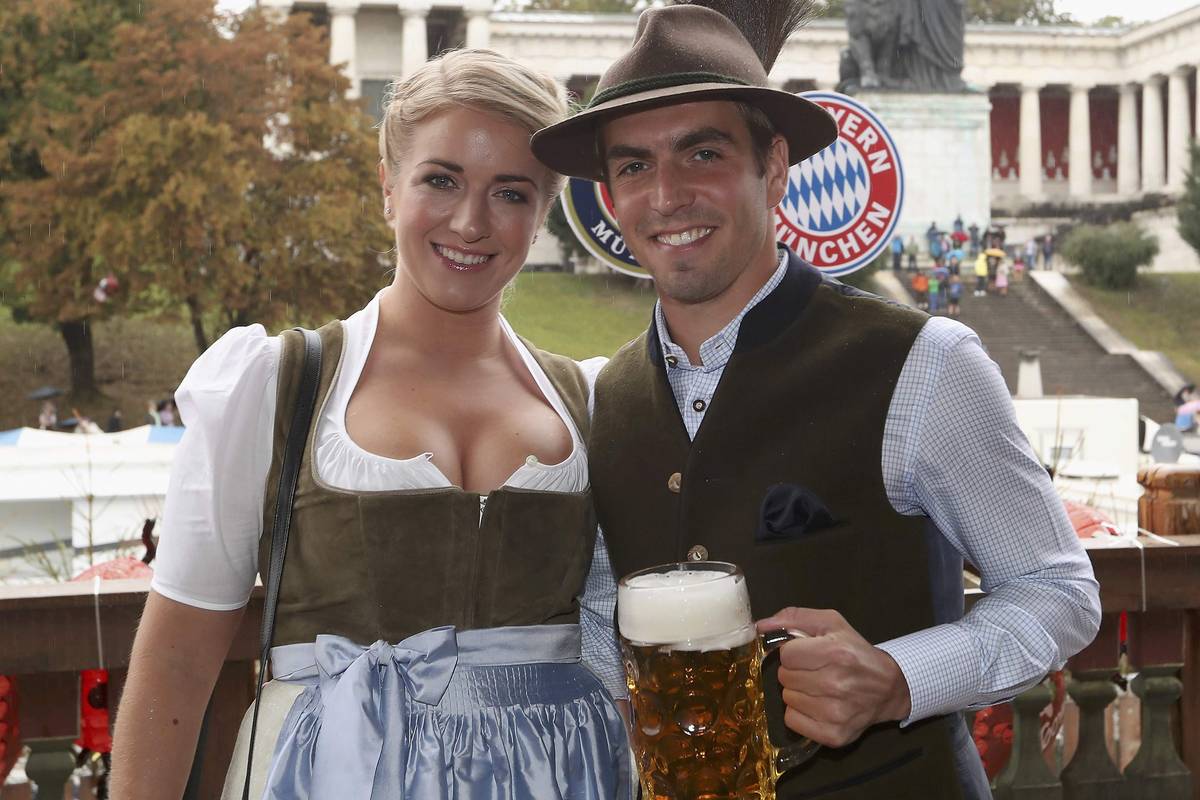 Bayernovci, dekoltei njihovih supruga i Ancelotti s pivom...