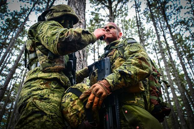 FOTO Vojni kadeti u akciji. Ovo su kadrovi sa zimskih kampova: 'Motivirani su i željni rada...'