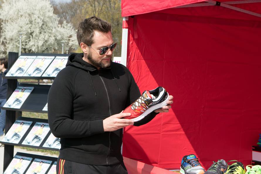 Mirković: U novim tenisicama trčim za kćerima i za srećom