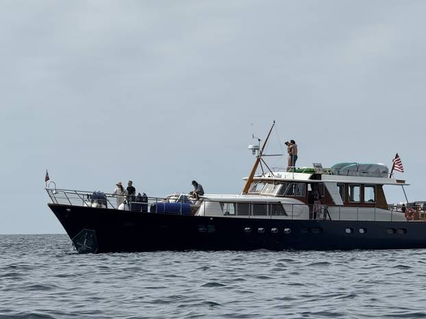 Katy Perry and Justin Trudeau were spotted engaging in full PDA while on a yacht