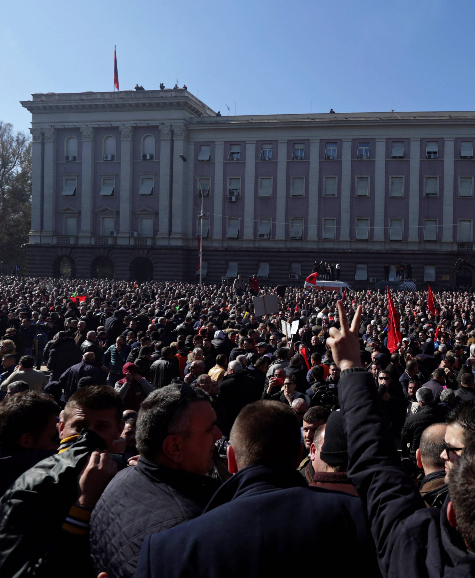 Albanian protesters try to break into government building