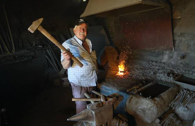 Kovač Nediljko Nogalo iz Slivnog kod Imotskog