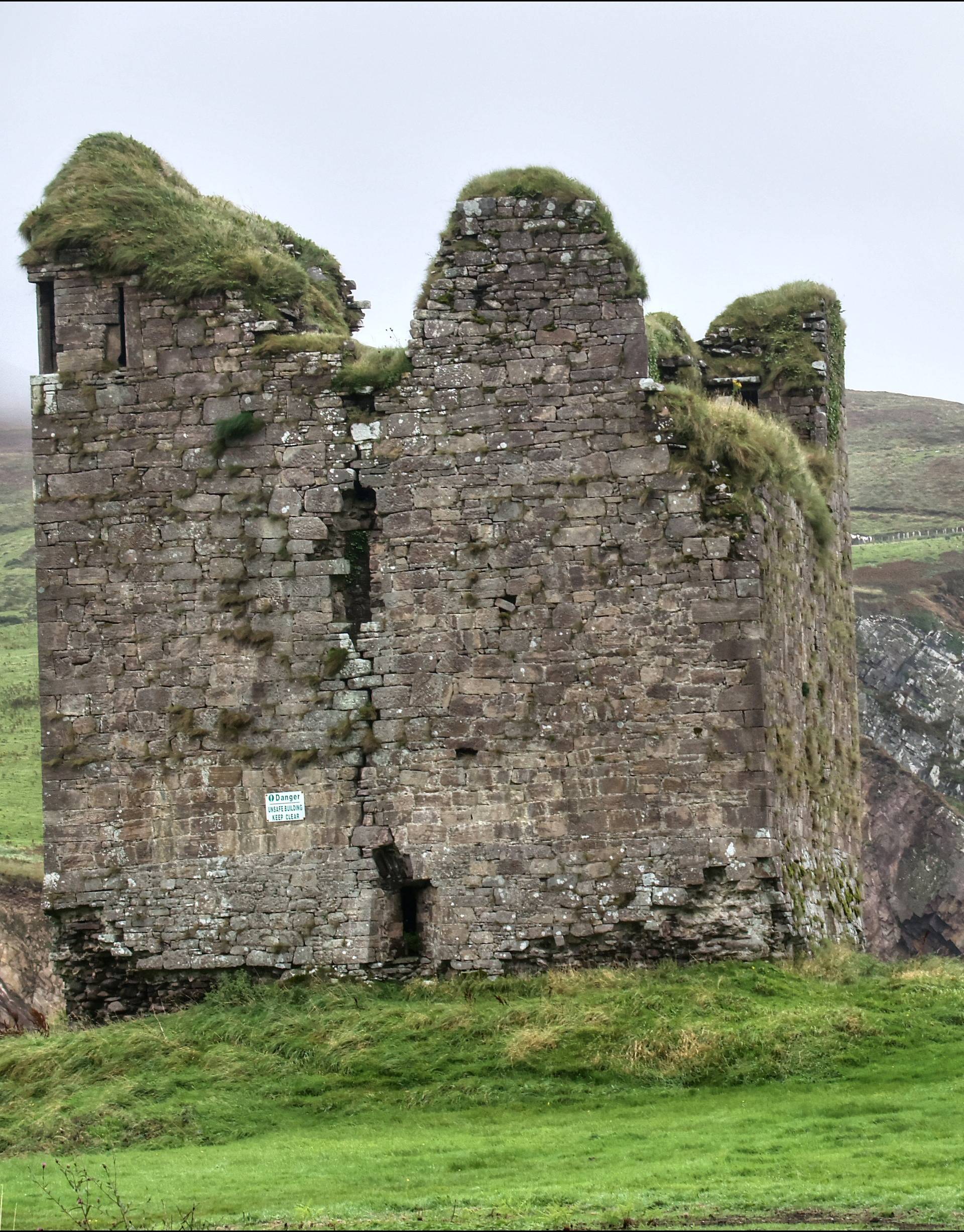 Spektakularni napušteni dvorci daju mrvice iz nestale prošlosti