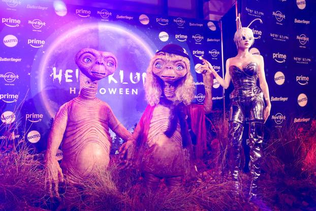 Heidi Klum hosts annual Halloween party in New York