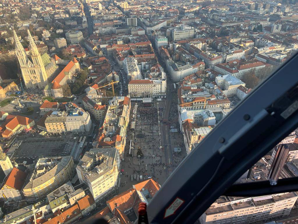 MUP podijelio atmosferu iz zraka, navijači čekaju Vatrene na Trgu bana Josipa Jelačića