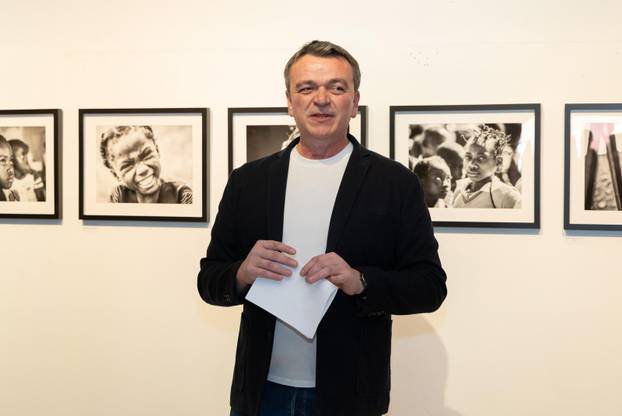Osijek: Svečano otvorenje izložbe fotografija fotoreporterke Pixsella Emice Elveđi "Srce za Afriku"
