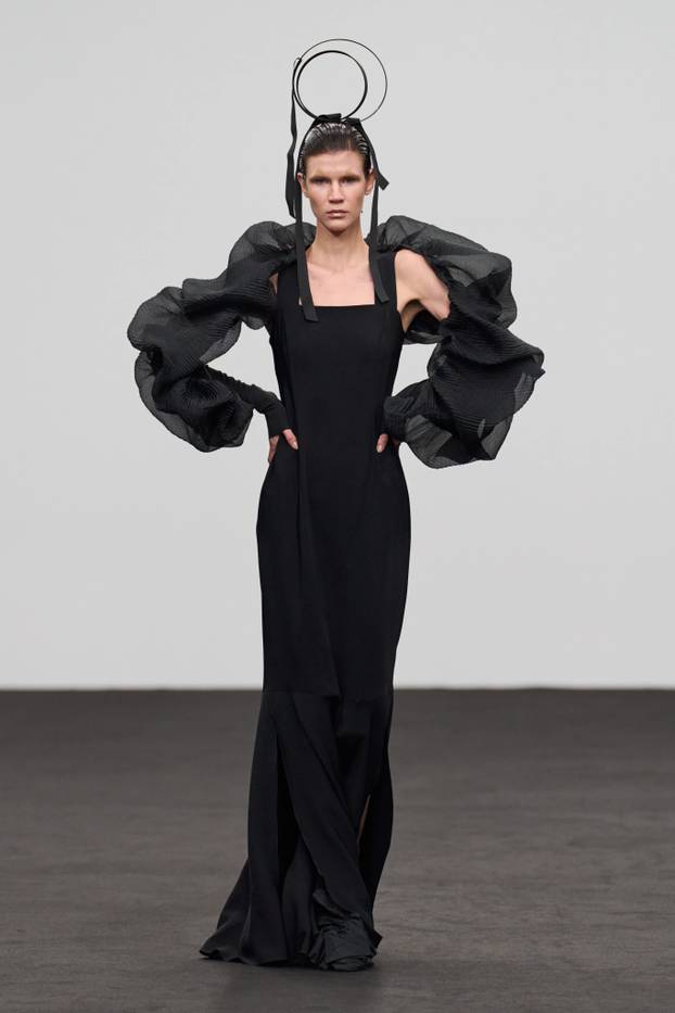 Divne kreacije: Pogledajte reviju Ksenije Vrbanić u Dubaiju