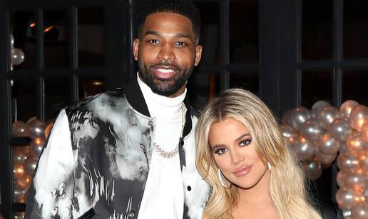 Tristan Thompson opet uhvaćen kako u noćnom klubu u L.A.-u grli i ljubi misterioznu djevojku