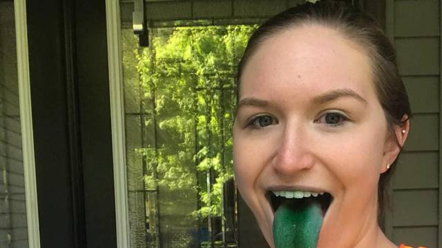 Dug 10 centimetara: Adrianne jezikom može dodirnuti oko
