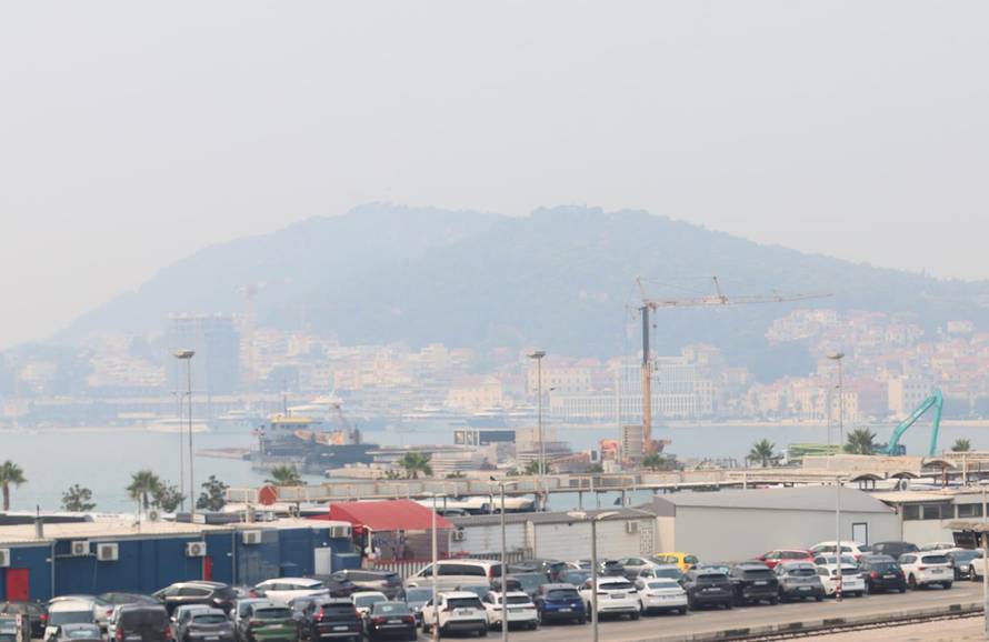 Split  prekriven dimom zbog požara kod Tomislavgrada