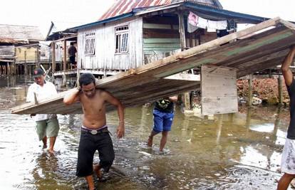 Indonezija: Zbog puknuća nasipa i poplava 77 mrtvih