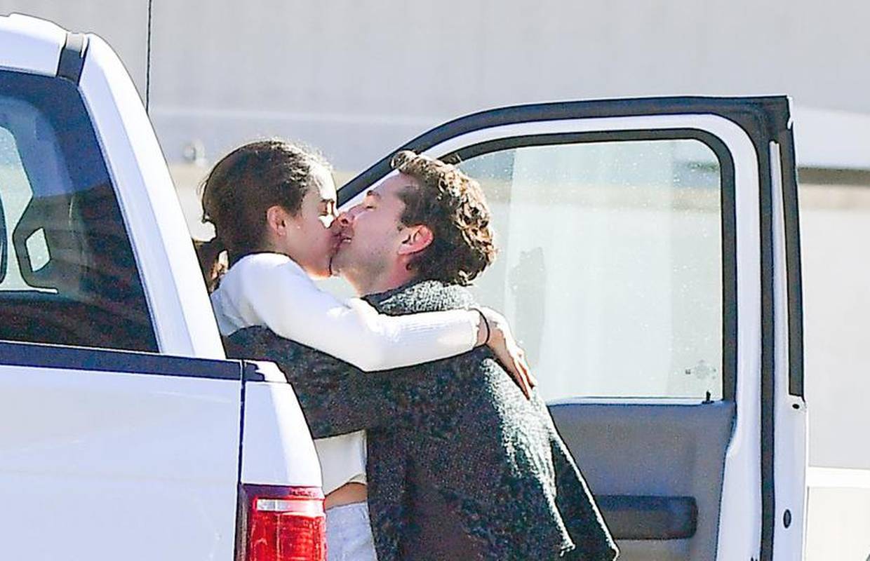 Bivše ga optužuju za nasilje, a LaBeouf ljubi Margaret Qualley