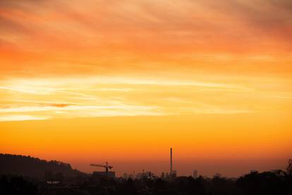 FOTO Prvo Supermjesec, a onda spektakularni izlazak Sunca! Snimljeno u Zagrebu. Uživajte