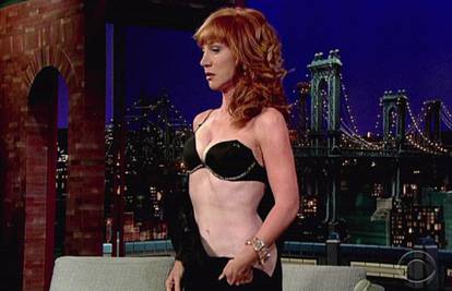 Ne nosi gaće? Kathy u showu D. Lettermana skinula haljinu