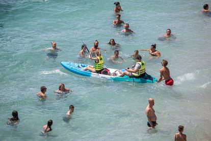 Dubrovnik: Turisti uživaju u ljepotama grada i kupanju na gradskim plažama