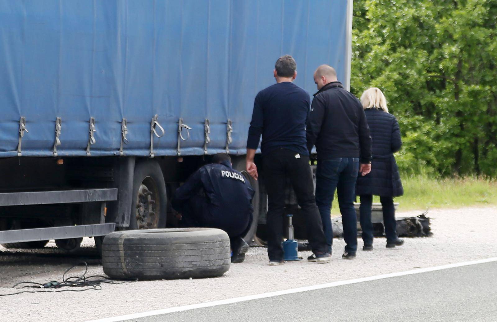 PolaÄa: VozaÄ kamiona smrtno stradao dok je mjenjao kotaÄ