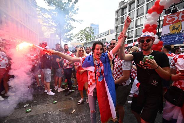 Navijačka atmosfera na ulicama Rotterdama  uoci večerašnje utakmice između Hrvatske i Španjolske